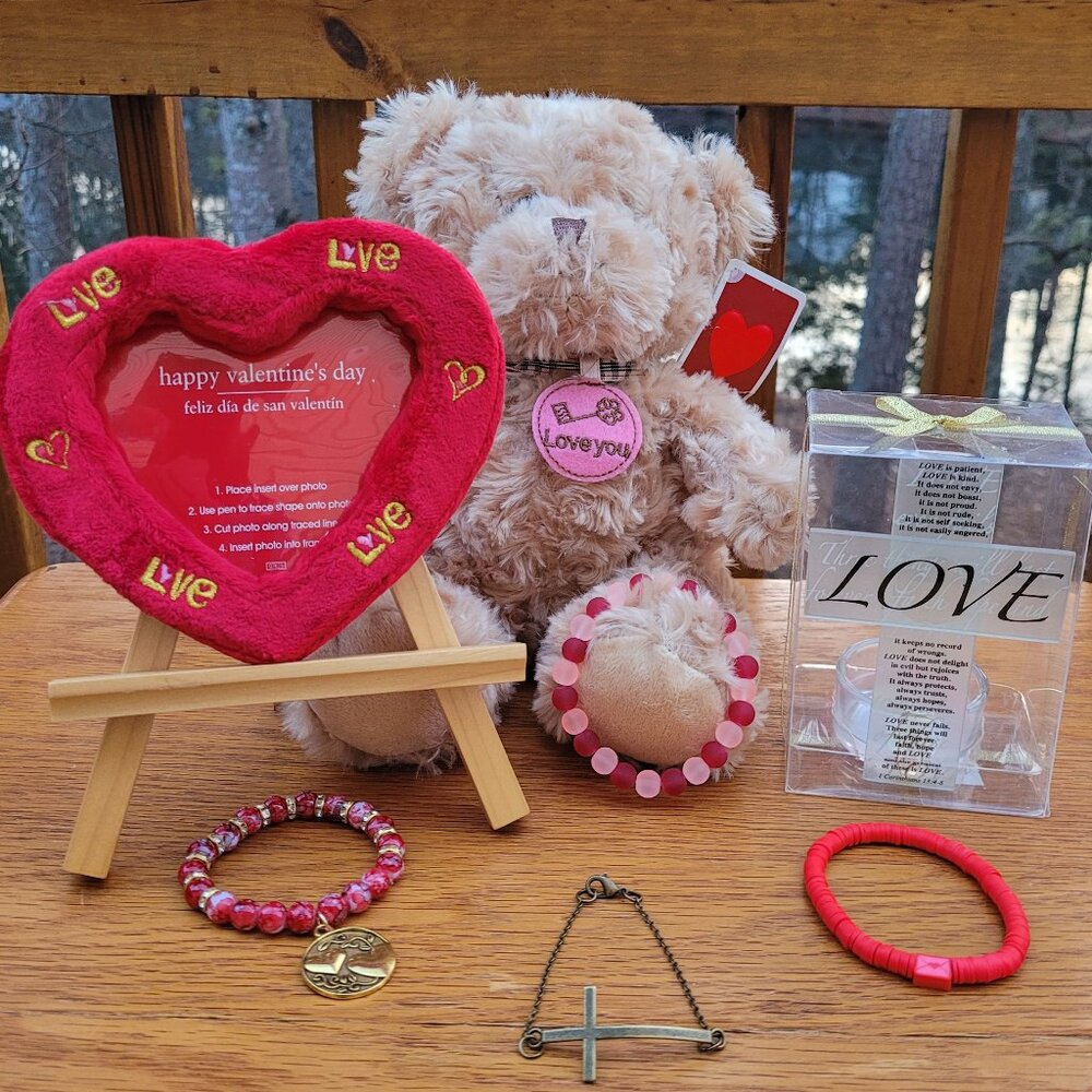 VALENTINE'S DAY GIFT BAGS!